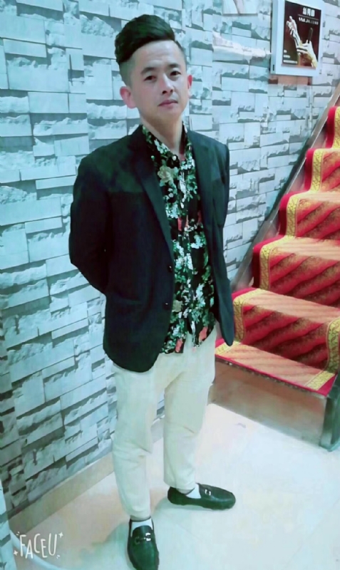 男人三十而立的第一张照片--黄冈相亲服务中心