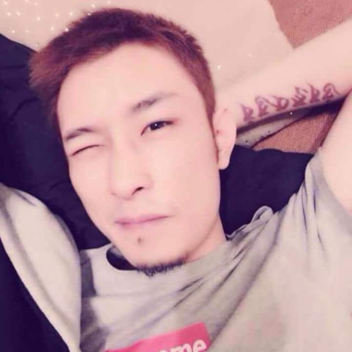 难得拥抱的第一张照片--黄冈相亲服务中心