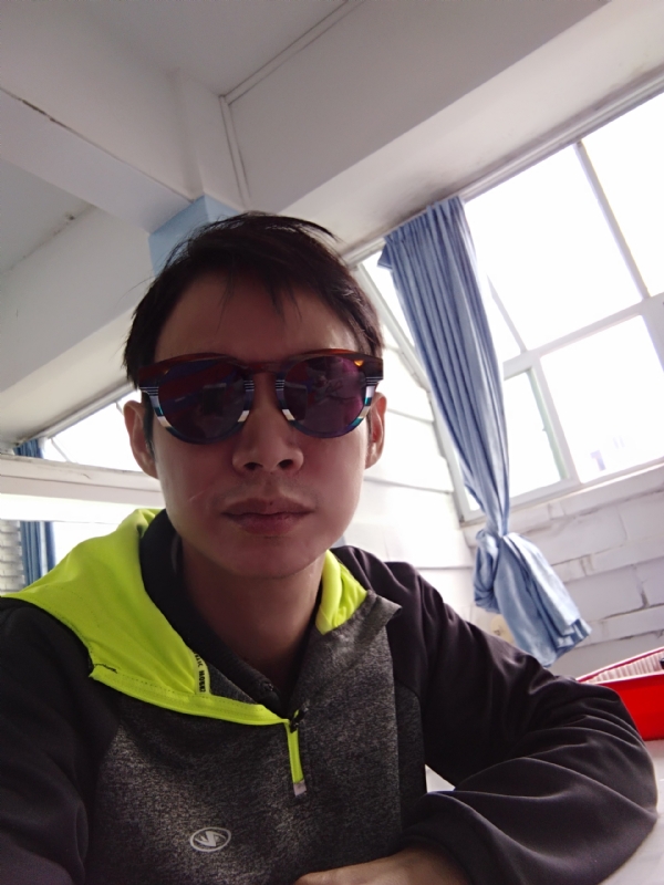 五华移民男的第一张照片--黄冈相亲服务中心