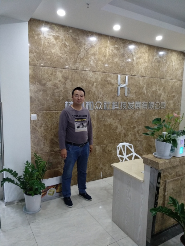 雨中的伞的第一张照片--黄冈相亲服务中心