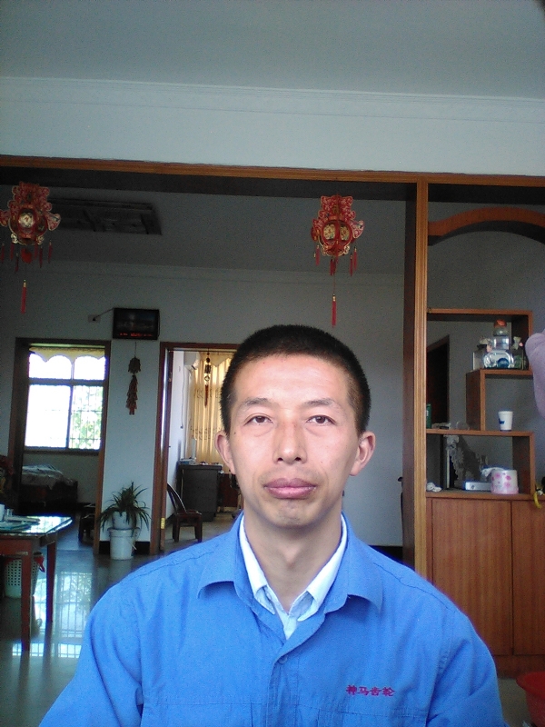 红玫瑰的第一张照片--黄冈相亲服务中心