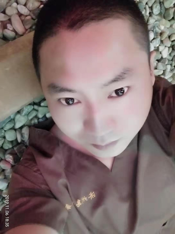 红枫叶的第一张照片--黄冈相亲服务中心
