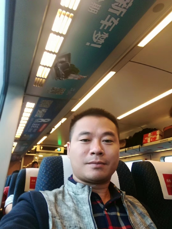 等爱的人的第一张照片--黄冈相亲服务中心