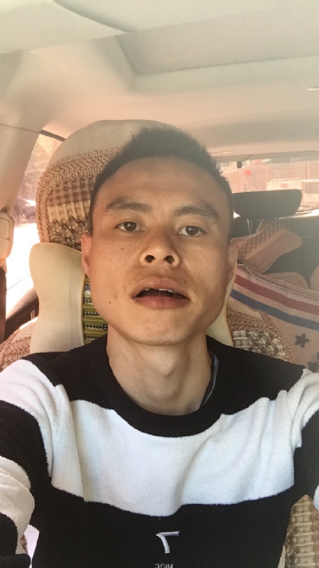小何的第一张照片--黄冈相亲服务中心