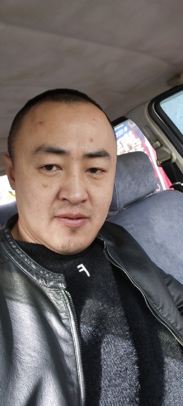 精神九哥的第一张照片--黄冈相亲服务中心