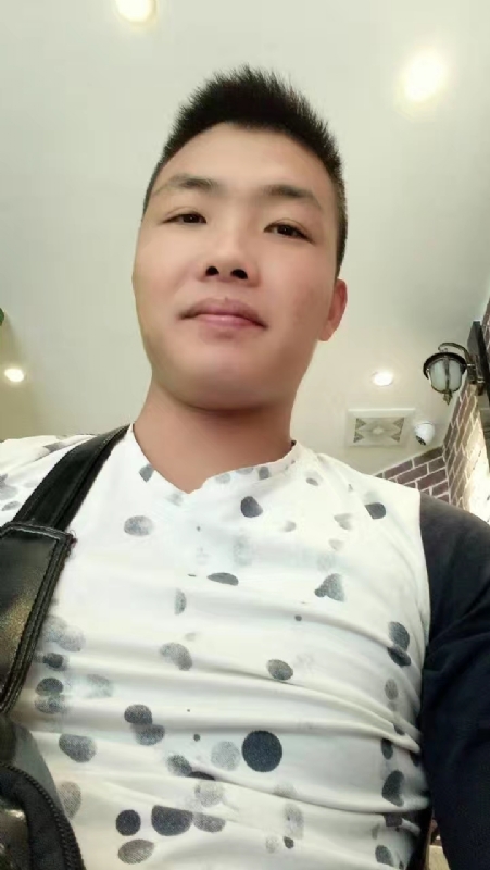 吃生蚝的小乖乖的第一张照片--黄冈相亲服务中心