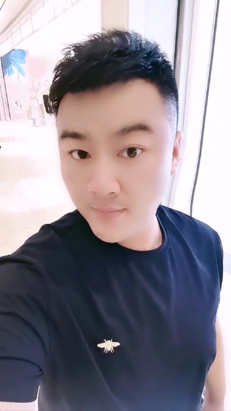 微风徐徐的第一张照片--黄冈相亲服务中心