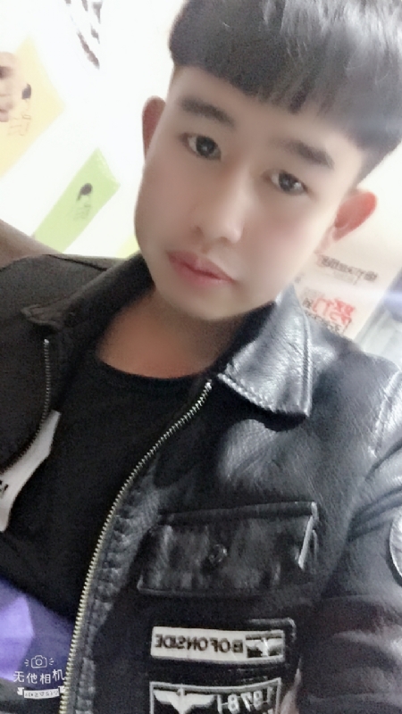 军绿色的第一张照片--黄冈相亲服务中心