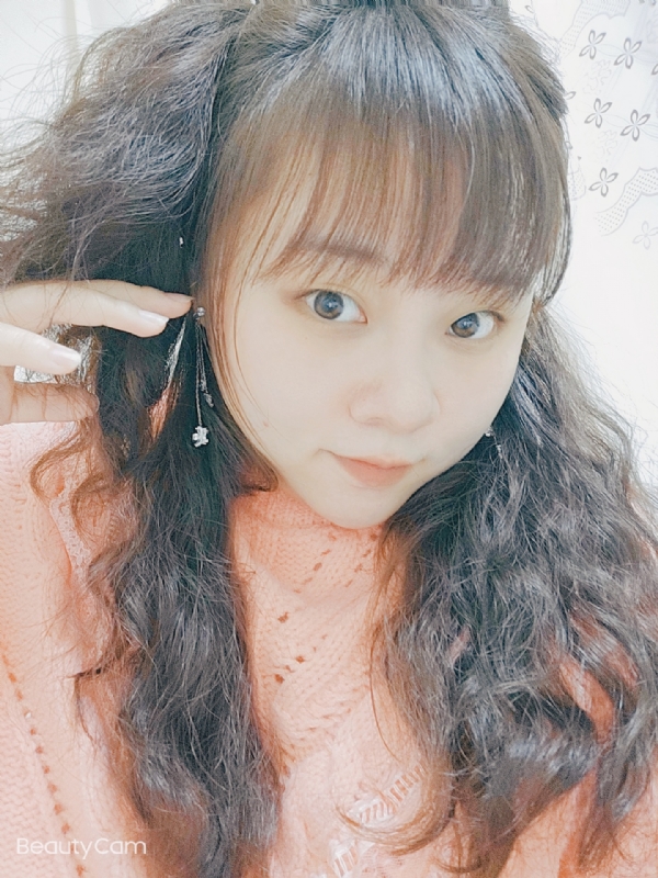 艾薇儿的第一张照片--黄冈相亲服务中心