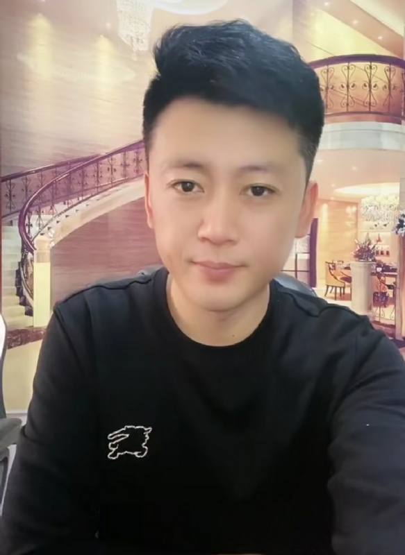 屋顶拾荒人的第三张照片--黄冈相亲服务中心