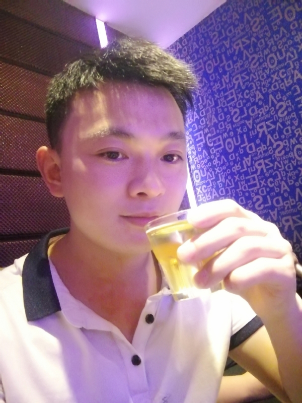 幸福的拥抱的第一张照片--黄冈相亲服务中心