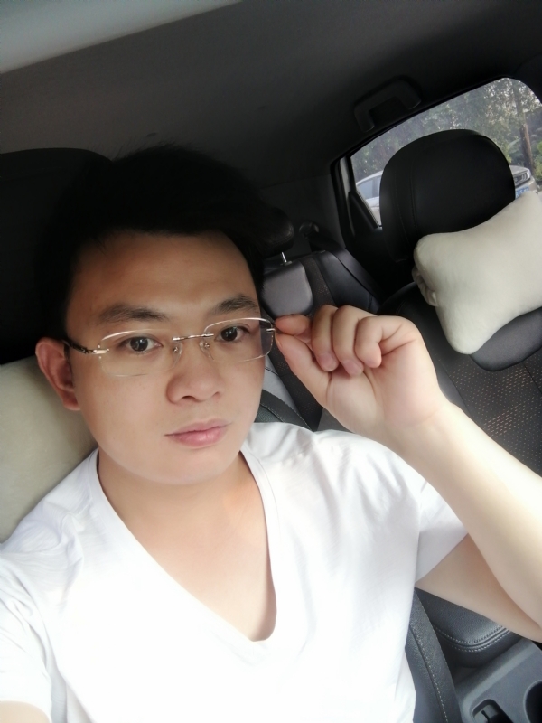 幸福的拥抱的第二张照片--黄冈相亲服务中心
