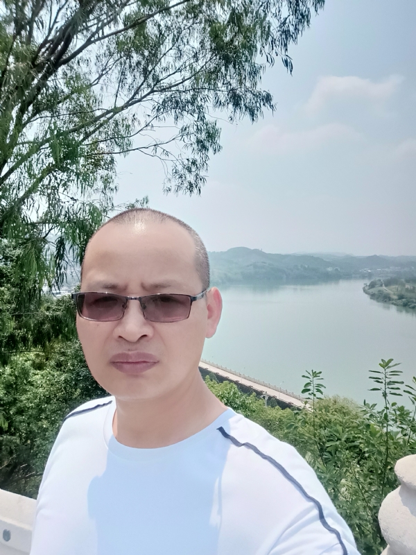 随缘随性的第一张照片--黄冈相亲服务中心