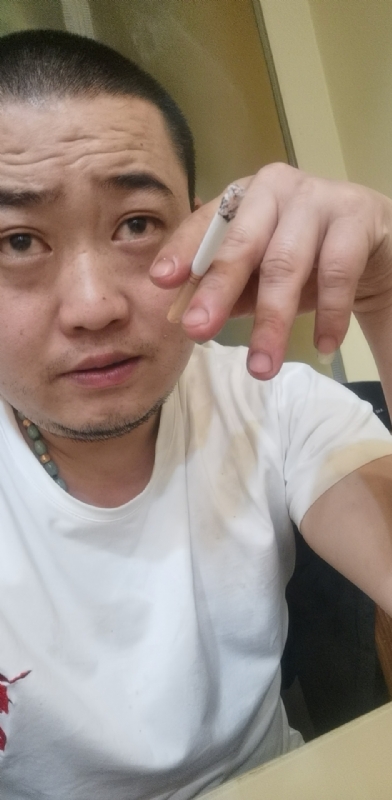 孤独的螃蟹的第一张照片--黄冈相亲服务中心