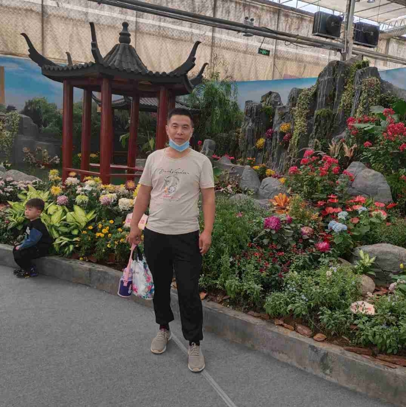 受伤的痴情男的第一张照片--黄冈相亲服务中心