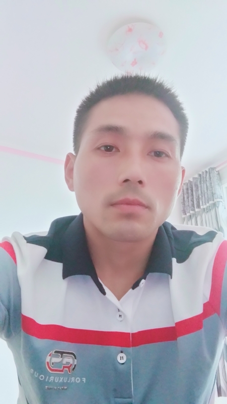 染红尘世的第一张照片--黄冈相亲服务中心