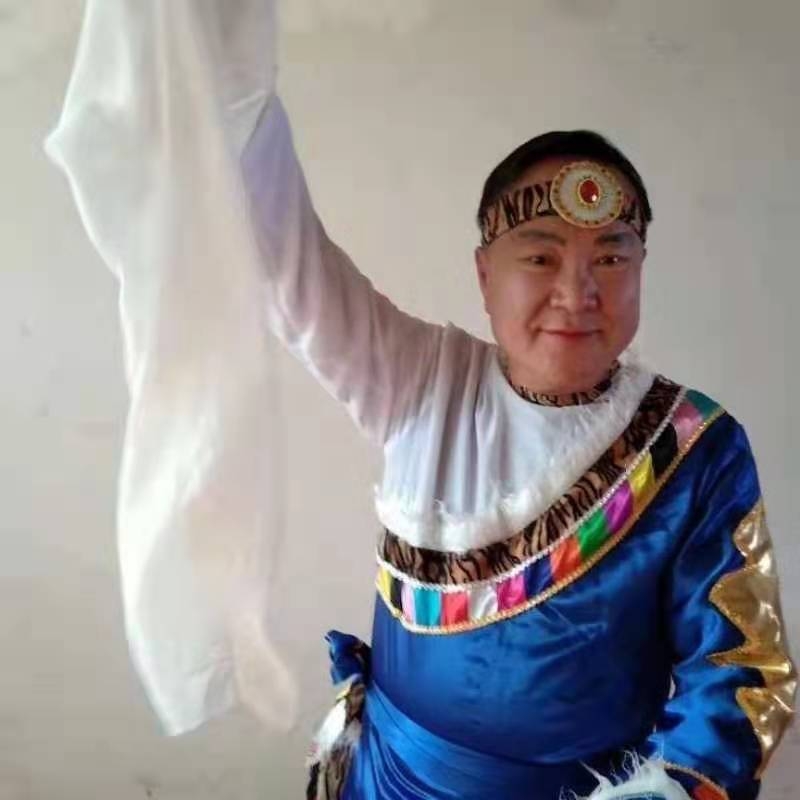 走在冷风中的第一张照片--黄冈相亲服务中心