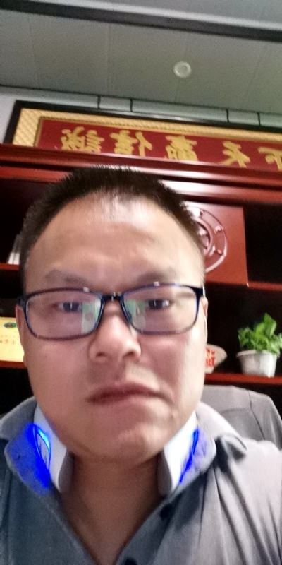 模具工匠的第一张照片--黄冈相亲服务中心