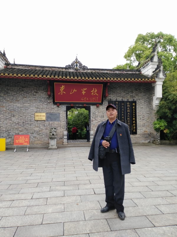 孤独的老帅的第二张照片--黄冈相亲服务中心