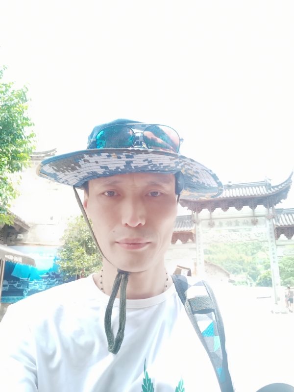 童群海的第一张照片--黄冈相亲服务中心