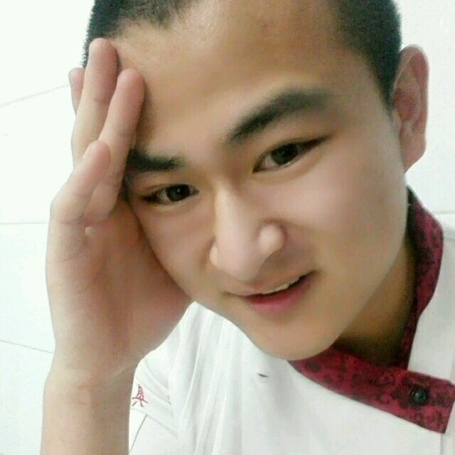 人潮拥挤的第一张照片--黄冈相亲服务中心