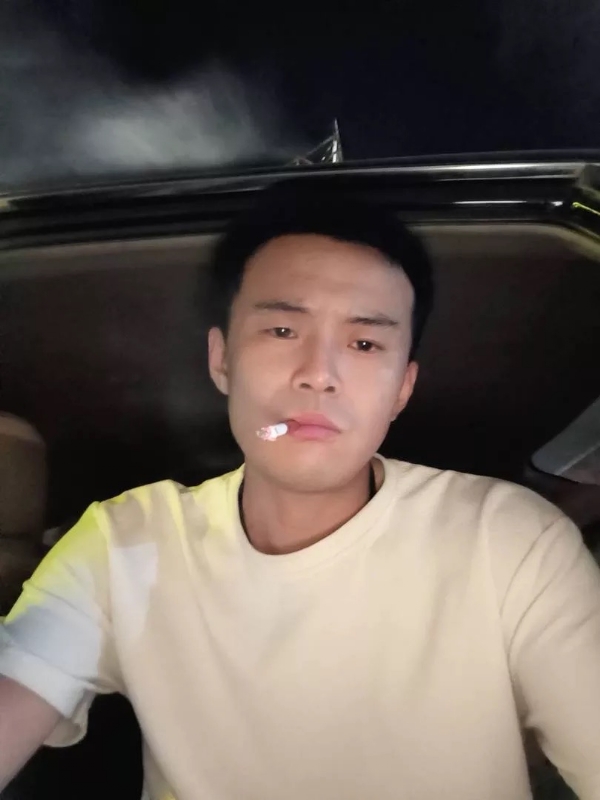 爱睡觉的土拨鼠的第一张照片--黄冈相亲服务中心