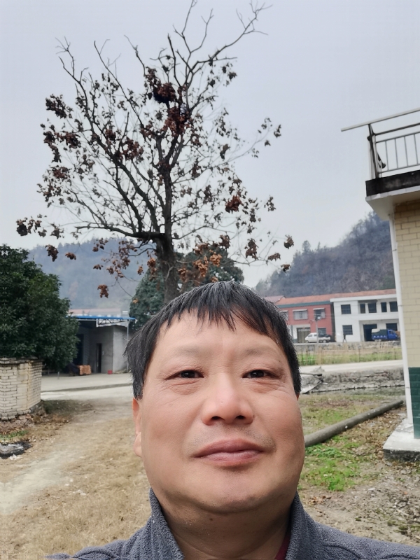 苏众青春冲浪的第二张照片--黄冈相亲服务中心