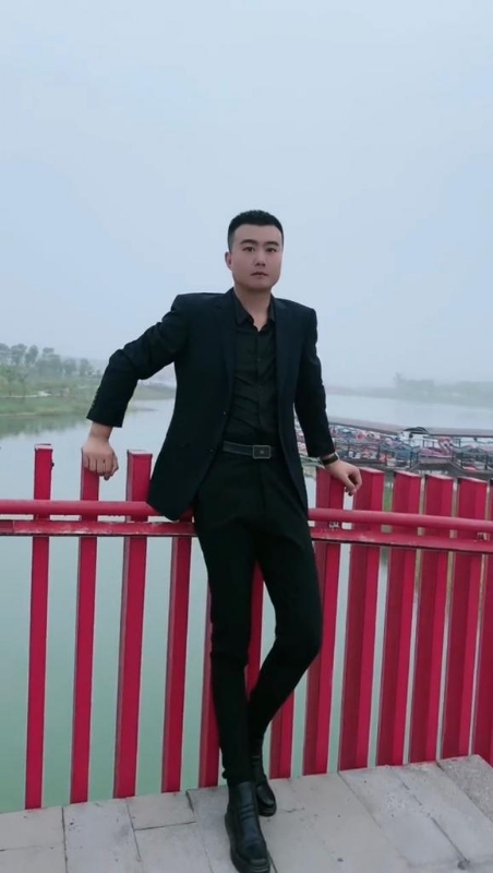 Albert的第一张照片--黄冈相亲服务中心