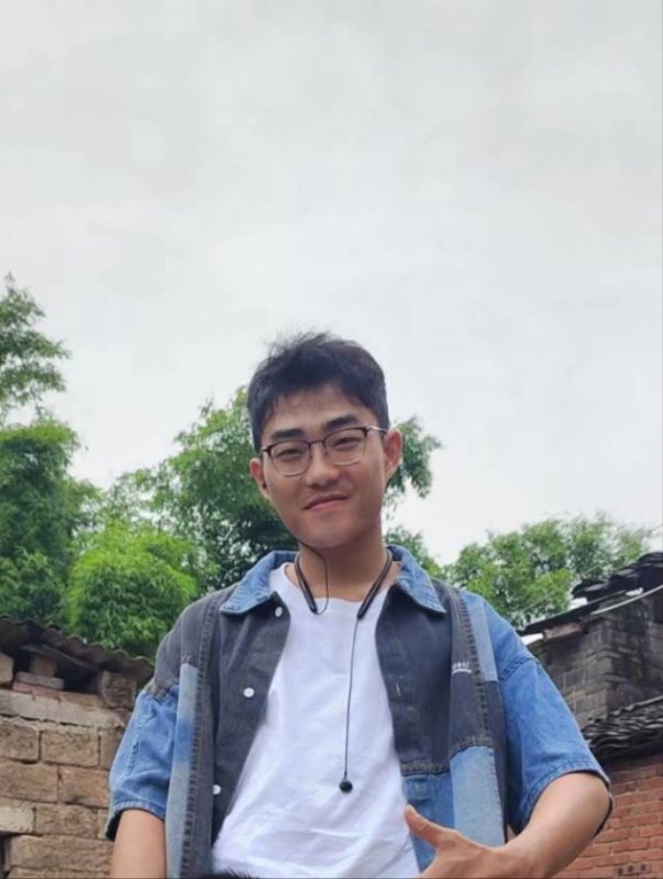 越努力越幸运的第一张照片--黄冈相亲服务中心