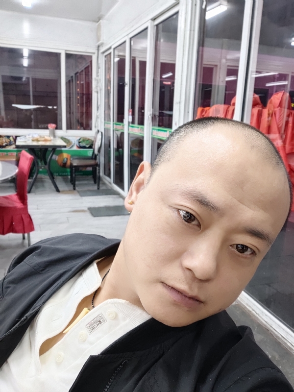 大连相亲的第一张照片--黄冈相亲服务中心