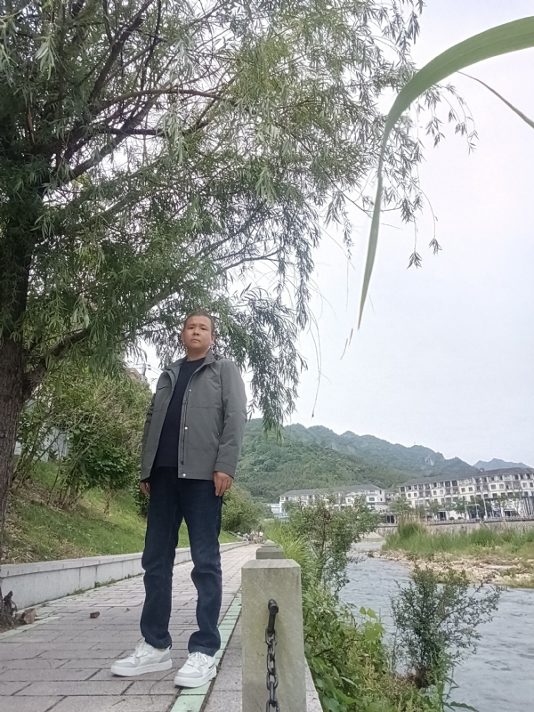 飞雪飘零的第一张照片--黄冈相亲服务中心