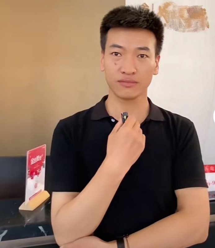 一杯梁白开的第一张照片--黄冈相亲服务中心
