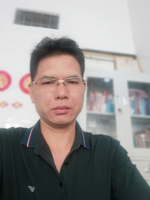 后视镜的第一张照片--黄冈相亲服务中心
