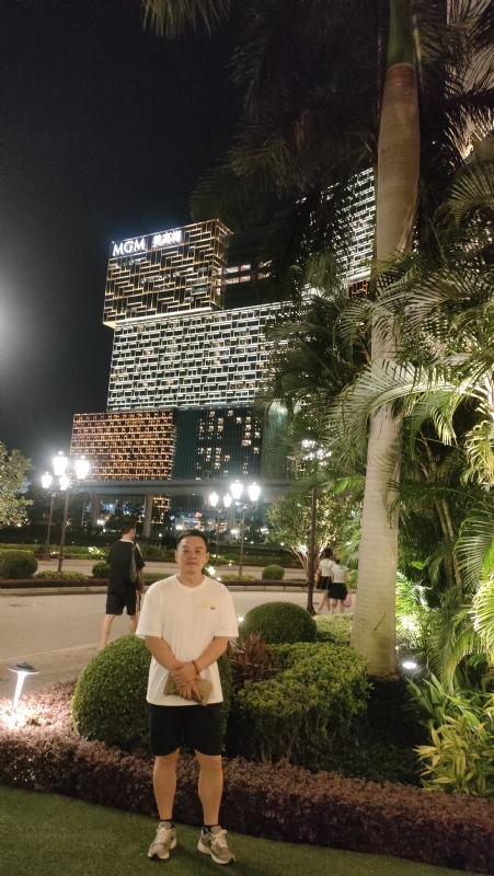 熟悉的身影的第一张照片--黄冈相亲服务中心