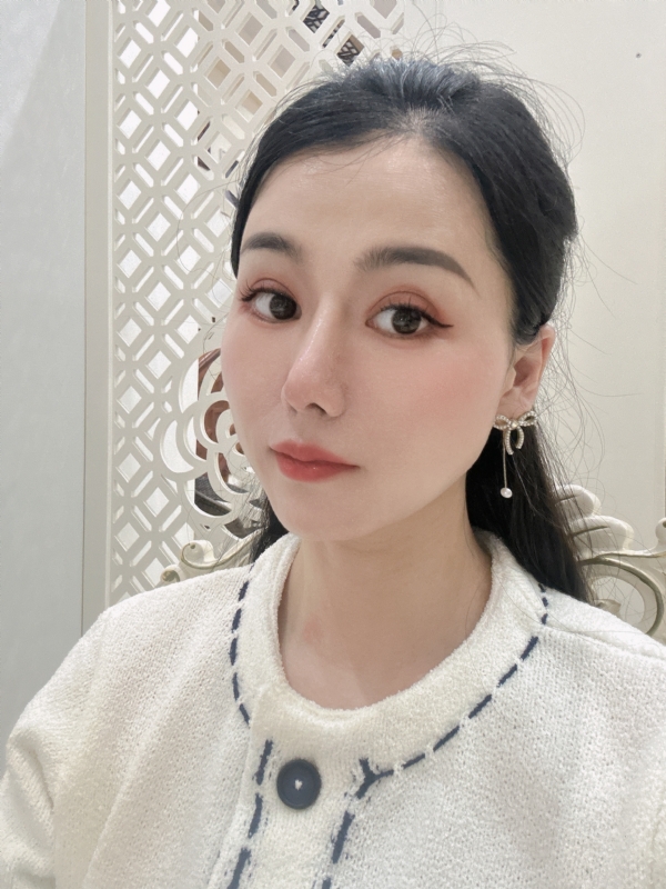 金莉的第一张照片--黄冈相亲服务中心