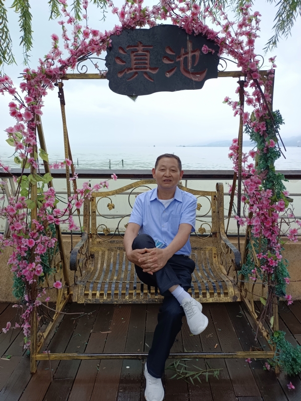 奋斗的第一张照片--黄冈相亲服务中心
