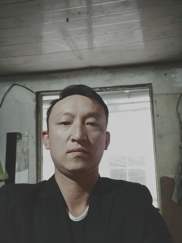 放弃爱你的第一张照片--黄冈相亲服务中心
