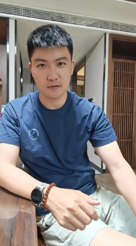 大鹏展翅的第一张照片--黄冈相亲服务中心