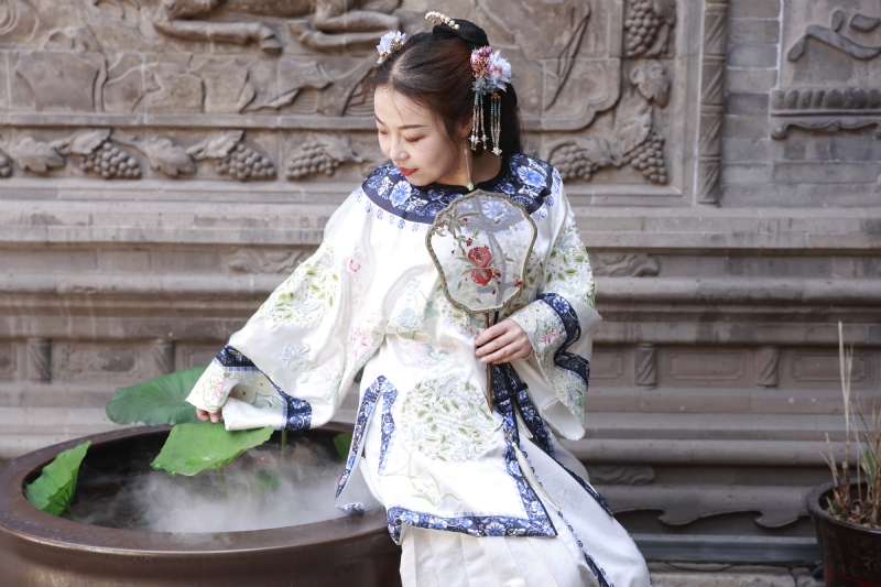 认真的雪的第一张照片--黄冈相亲服务中心